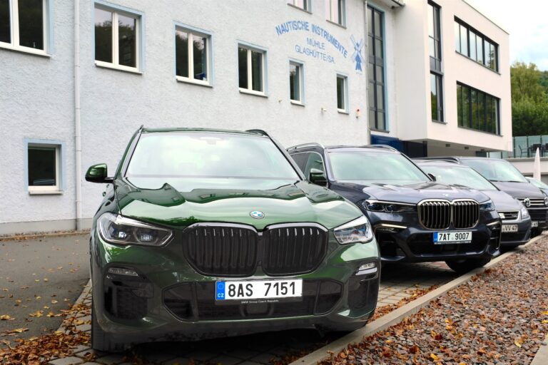 Auta BMW v Mühle Glashütte